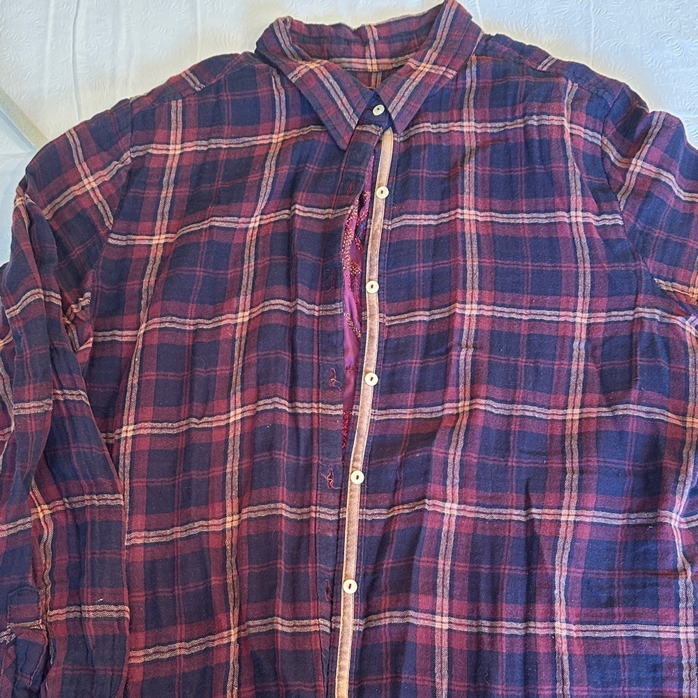 Embroidered Velvet Tunic with Geometric Patterns - Picture 2 of 4